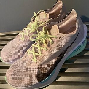 Nike Women's Light Pink Athletic Shoes